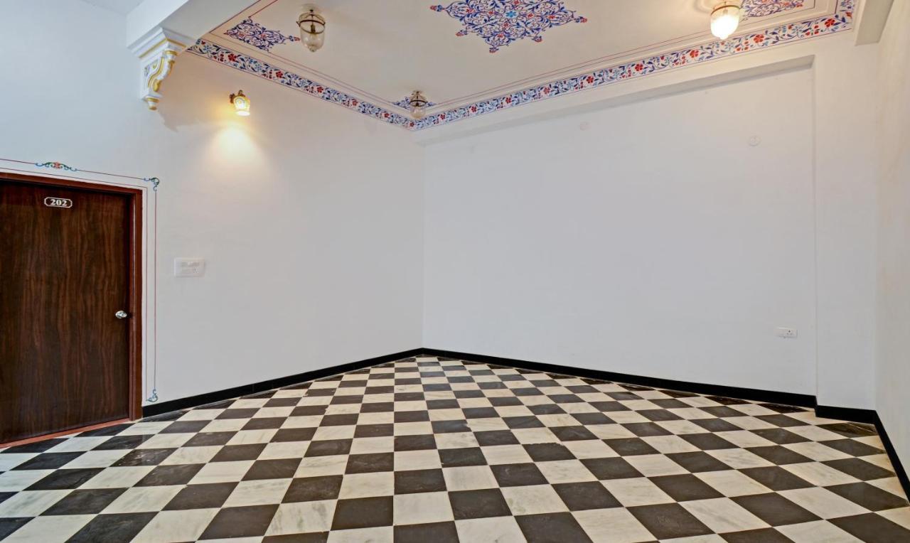 מלון אודייפור Treebo Khakhri Haveli מראה חיצוני תמונה